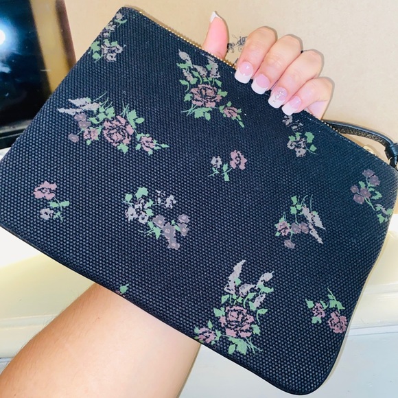 Nwt! Coach wristlet Love collection💕 - Picture 2 of 4